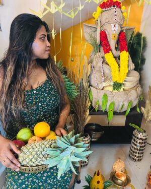 Elakkiya Instagram - அனைவருக்கும் விநாயகர் சதுர்த்தி  நல்வாழ்த்துக்கள் 🙏❤️

#elakkiya#ganeshfestival#home#positivevibes