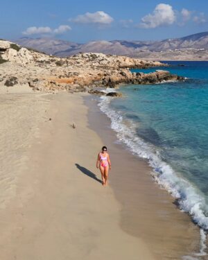 Electra Asteri Instagram - Come together @thebeatles 🎵
Location 📍#Kasos 
Photo 📸 @ftbletsas

_______________________________________________

🌊Τα Αρμάθια είναι ένα μικρό νησάκι απέναντι από την Κάσο και πρέπει σίγουρα να επισκεφθείς αφου έχει μια από τις κορυφαίες παραλίες. 

💙Πετύχαμε αυτή την παραλία άδεια και κάναμε απίστευτες βουτιές. 

☀️ Προτιμάτε παραλίες με πολύ κόσμο ή μοναχικές; Εμένα μου αρέσουν και τα δύο, ανάλογα το mood! 

Καλημέρα! 
Να παρατείνουμε το καλοκαίρι λίγο ακόμη; 

_______________________________________________

#HappyTraveller #TravelGirl #WithYou #TravelMore  #TravelShow #Greece #GreekIslands #Armathia