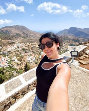 Electra Asteri Instagram - Love exists #AmyLee🎵
Location 📍#Karpathos
Photo 📸 #ElectraAsteri 

_______________________________________________

🌊Κάρπαθος! 

💎Ένα ακόμη διαμάντι στα ελληνικά ύδατα,  Ήρθε ο καιρός να το εξερευνήσουμε. Το δεύτερο μεγαλύτερο νησί των Δωδεκανήσων. Με τα όμορφα χωριά του. Όλυμπος, Φοινίκι, Σποα, Μεσοχώρι, Απέρι, Αυλώνα και αρκετά ακόμη. 

🏘️Μπήκαμε σε παραδοσιακά σπίτια, μιλήσαμε με τις κύριες στην Όλυμπο που φορούν τις παραδοσιακές φορεσιές, δοκιμάσαμε τις πεντανόστιμες μακαρουνες (Ω θεέ τι γεύση), είδαμε πως φτιάχνονται τα παραδοσιακά χειροποίητα παπούτσια των Ολυμπιτών και τόσα ακόμη! 

(Αυτό που θα μου μείνει για πάντα χαραγμένο στην ψυχή από αυτό το νησί θα το δείτε σε επόμενο ποστ.) 

🫣Extra tip : Δοκιμάστε τις μακαρουνες στην Όλυμπο. Δεν παίζονται! (Ναι είναι η Όλυμπος και όχι ο Όλυμπος) 

💪Θα ανέβουν και άλλα ποστ από Κάρπαθο! Ξεκινάω με αυτό και περιμένω να μου γράψετε που είμαστε. Ποιος κατάλαβε; 

_______________________________________________

#HappyTraveller #TravelGirl #WithYou #TravelMore  #TravelShow #Europe #Greece #GreekIslands