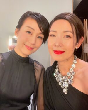 Elena Kong Mei-Yee Instagram - 昨晚香港小姐2024圓滿結束啦，恭喜咁多位得獎者。

@jessieeetzung  @dlres___k  @wukeke25  你哋三個喺我心目中係永遠嘅香港小姐。希望你哋喺人生路上繼續發光發亮⭐️

多謝飛髮哥幫我整左個靚頭 @ivanlee_ia 
多謝史提芬幫我化咗個靚妝 @stephenmakeup 

#江美儀 #江美人 #香港小姐競選2024
