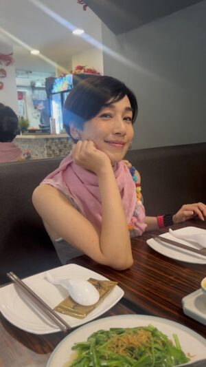 Elena Kong Mei-Yee Instagram - 你估唔到？上Mytv super重溫就知㗎啦！

大家記得要投票比佢哋呀

1號 陳紫佟 @jessieeetzung 
10號 吳芷晴 @wukeke25 
13號 程姜月 @dlres___k 

#江美儀 #江美人 #2024香港小姐競選 #2024香港小姐女遊記