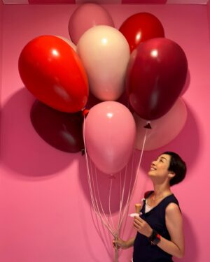 Elena Kong Mei-Yee Instagram - 你如果認識過去的我，你一定會原諒現在的我。

實際上，人都在變化，人都是這樣在痛苦當中走出來的。

人間滄桑，有幾個人能夠讀懂對方？

所以要學菩薩，變得越來越慈悲；

換位思考，看到別人過去的愛和恨，你會和他一起放下，並寬容他。

共勉之！

#江美儀 #江美人