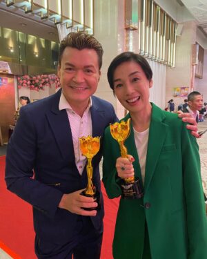 Elena Kong Mei-Yee Instagram - 十分榮幸得到 #第三屆中國表演藝術獎 「全國十佳表演奬」 。
多謝大會🥰🥰🥰

#江美儀 #江美人