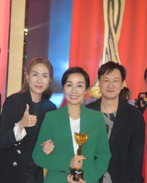 Elena Kong Mei-Yee Instagram - 十分榮幸得到 #第三屆中國表演藝術獎 「全國十佳表演奬」 。
多謝大會🥰🥰🥰

#江美儀 #江美人