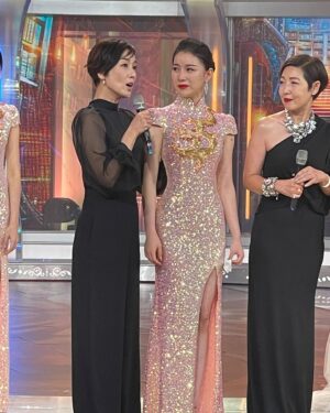 Elena Kong Mei-Yee Instagram - 昨晚香港小姐2024圓滿結束啦，恭喜咁多位得獎者。

@jessieeetzung  @dlres___k  @wukeke25  你哋三個喺我心目中係永遠嘅香港小姐。希望你哋喺人生路上繼續發光發亮⭐️

多謝飛髮哥幫我整左個靚頭 @ivanlee_ia 
多謝史提芬幫我化咗個靚妝 @stephenmakeup 

#江美儀 #江美人 #香港小姐競選2024