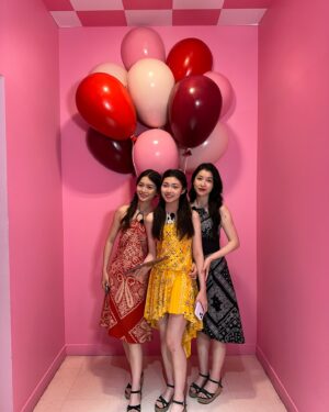 Elena Kong Mei-Yee Instagram - So missed the great time with you gals!

希望你哋繼續享受過程，好好活在當下！

大家記得要投票比佢哋呀

1號 陳紫佟 @jessieeetzung 
10號 吳芷晴 @wukeke25 
13號 程姜月 @dlres___k 

#江美儀 #江美人 #2024香港小姐競選 #2024香港小姐女遊記