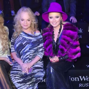 Elena Lenina Instagram - С Днем рождения, дорогая Ларисочка! Ты Гениальная, Мудрая, Стильная и Великая! Я люблю тебя, потому что имею счастье знать тебя давно и вне камер)) Каждый, кто узнает тебя, неизбежно влюбляется)) Ты яркая Звезда! Свети вечно! @larisa.dolina.official ❤️ Накидайте поздравлений Ларисе Александровне в аккаунт и подпишитесь!
