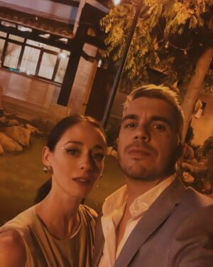 Elena Rivera Instagram - Verano intenso😎🌞🥳🥂💛✨✨✨