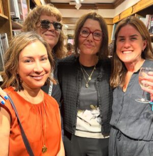Elif Şafak Instagram - My heart is singing with gratitude after a beautiful book launch full of love and literary camaraderie. Thank you to everyone who came to @hatchardspiccadilly to celebrate #thereareriversinthesky It was truly wonderful to see you all. Afterwards many people told me there was such a loving energy in the room, both gentle and strong. I don't have photos of everyone who was there, I'd have loved to, I'll be sharing the ones I have received, I will be sharing them with love. #bookloversworld #literaturelovers #womenwhowrite #writersandpoets #newbookrelease #newfiction #literaryfiction #literaryfictionbooks 📚📚📚 dünkü kitap lansmanı o kadar güzel ve içten, sevgi dolu bir akşamdı ki yüreğimde yeri apayrı, çok teşekkür ediyorum gelen herkese. Bu sabah bu fotoğraflar ulaştı elime sevgiyle paylaşıyorum