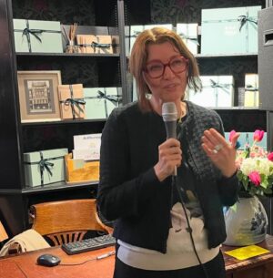Elif Şafak Instagram - My heart is singing with gratitude after a beautiful book launch full of love and literary camaraderie. Thank you to everyone who came to @hatchardspiccadilly to celebrate #thereareriversinthesky It was truly wonderful to see you all. Afterwards many people told me there was such a loving energy in the room, both gentle and strong. I don't have photos of everyone who was there, I'd have loved to, I'll be sharing the ones I have received, I will be sharing them with love. #bookloversworld #literaturelovers #womenwhowrite #writersandpoets #newbookrelease #newfiction #literaryfiction #literaryfictionbooks 📚📚📚 dünkü kitap lansmanı o kadar güzel ve içten, sevgi dolu bir akşamdı ki yüreğimde yeri apayrı, çok teşekkür ediyorum gelen herkese. Bu sabah bu fotoğraflar ulaştı elime sevgiyle paylaşıyorum