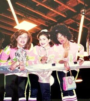 Elisa Donovan Instagram - #fbf When we made a roller derby music video with @lusciousjackson for the @clueless soundtrack. 🎶 I only remember brief glimpses of this day.  One: These awesome Beverly Hills jerseys, I still have mine somewhere.  Two: when I realized that rollerskating and roller derby-ing are two VERY different things (y’all—  that rink was sloped like the freaking Alps 🏔️ 🛼😳😂 ). And three: Brittany and I talking about acting and the business. She had just had an audition for a film - I don’t recall which one - and she was so excited at the prospect of getting it. She was bursting with innocence & enthusiasm. Coming from NYC and the theatre, I arrived to Hollywood with training and a massive respect for craft- I felt like she had that, too.  When I look at this photo, it’s hard to fathom all that would lie ahead for her - both the brilliant and the destructive. I hope her spirit is at peace and fluttering around the blue skies with all of the other  hummingbirds. ✨ 💖 🕊️ 🙏 #clueless #brittanymurphy #rollerderby #musicvideo #beverlyhills
