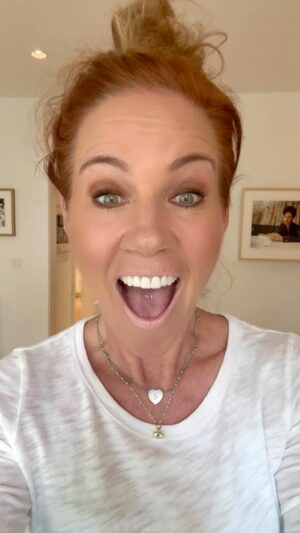 Elisa Donovan Instagram - Happy Voter Registration Day!! 🇺🇸 ❤️ 💙 
Use your voice by voting for the candidate that exemplifies and champions your values. And while you’re at it - pick yourself up a pair of these *sweet* @birdies from The Vote Collection 2024 & inspire women to head to the polls! 🇺🇸 🤩 #vote #voterregistration #votevotevote #birdies @whenweallvote #NationalVoterRegistrationDay