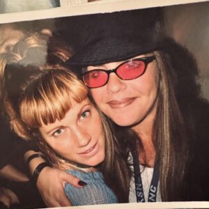 Elisa Donovan Instagram - #fbf Bangs & shenanigans with this lady. I can only imagine where we were. Some place fun no doubt. 🤪🥰 ✌️ @panterasarah #90s #bangs
