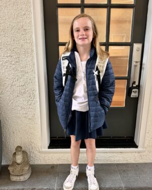 Elisa Donovan Instagram - First day of 6th grade!!! 🥺😭💖 📚 🏫 Don’t look so excited. 😳🙄#firstdayofschool #6thgrade