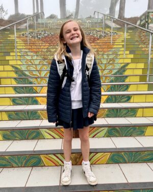 Elisa Donovan Instagram - First day of 6th grade!!! 🥺😭💖 📚 🏫 Don’t look so excited. 😳🙄#firstdayofschool #6thgrade