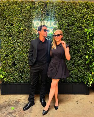 Eliza Taylor Instagram - Mama and Papa were out on the town last night! Celebrating a beautiful couple on their wedding day! So special. We love love 🪴💕💍💒