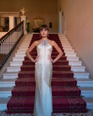 Ella Purnell Instagram - The most beautiful weekend spent in Venice with @armanibeauty to celebrate the 81st Venice International Film Festival. Thank you thank you thank you! And as always to the dream team @valeriaferreiramakeup @leighkeateshair @hollyevawhite @giorgioarmani for the look! And  @byholliem @tomchapmantv and @rebeccaspencer_photography for the killer pics. 💐 #makeup #ad
