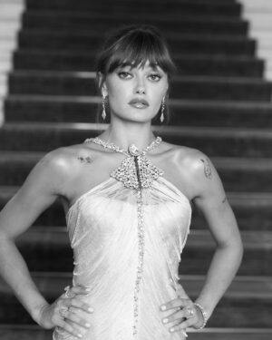 Ella Purnell Instagram - The most beautiful weekend spent in Venice with @armanibeauty to celebrate the 81st Venice International Film Festival. Thank you thank you thank you! And as always to the dream team @valeriaferreiramakeup @leighkeateshair @hollyevawhite @giorgioarmani for the look! And  @byholliem @tomchapmantv and @rebeccaspencer_photography for the killer pics. 💐 #makeup #ad