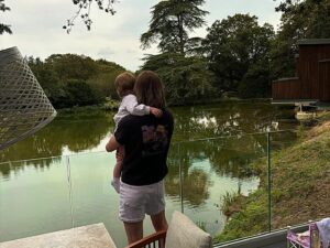 Ellen White Instagram - Amazing first family holiday @south_lodge 🐑 
It was incredible to wake up in our lodge and have breakfast lakeside 🤩 It was so much fun taking our daughter to her first spa day 😂 The robe was too cute 😍