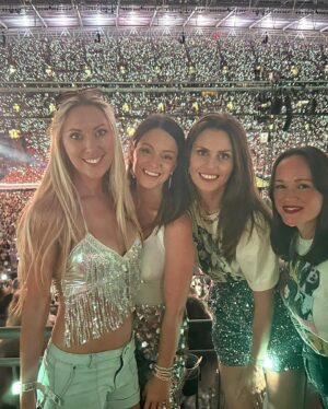 Ellie Taylor Instagram - Tay Tay for Day Days 💫 Such a joyful night and a great example of doing your homework so you can look as kool as me by singing along and manhandling a dear friend out of the way ‘cause that bitch is blocking your light.