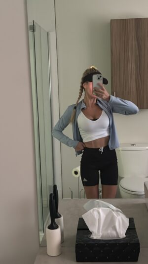 Élodie Routhier Instagram - #dance#mood#sport