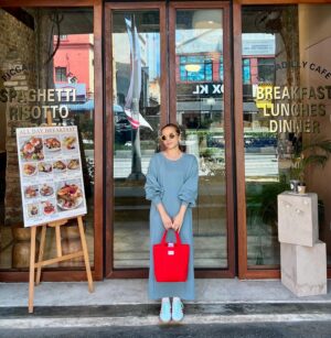 Emelda Rosemila Instagram - Sunday Bekpes this A.M. 
Pagi adalah waktu yg terpaling mel suka. Suka morning breeze, suka morning sunlight, suka the urge utk buat mcm2 benda utk whole day tu, dgn morning positive affirmations to kick off the day.🐻

Morning is special.🩷