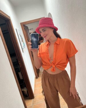 Emilia Lazo Instagram - Fin de un verano inesperadamente bello.

Atte. 🌸🤍🐠🌞