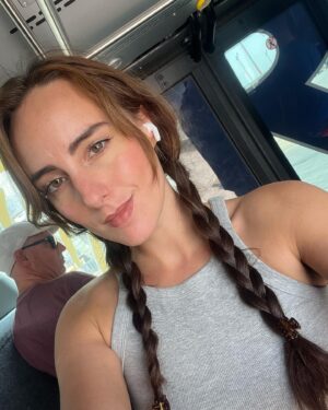 Emilia Lazo Instagram - Fin de un verano inesperadamente bello.

Atte. 🌸🤍🐠🌞