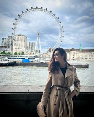 Émilie Nef Naf Instagram - LONDON BABE 🇬🇧❤️ : un patchwork de cultures, de couleurs et d’histoires. » 🌍✨