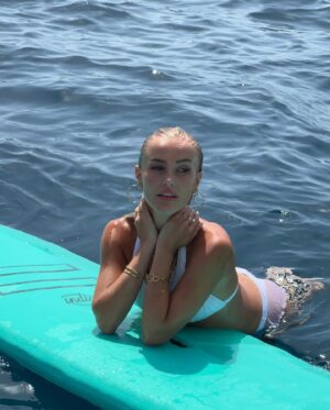 Emma Keitmann Instagram - Tenerife vibes 🌊🛥️
Je vous en avais déjà parlé en story mais je vous conseille de contacter @tenerife_az pour vos excursions comme moi avec le bateau (et si vous les appeler et dites que vous venez de ma part, vous avez -10% sur le prix de votre excursion 🥹) 

C’est pas une collab mais des amis ici et j’aime partager de bon plans de gens méritants 🤍