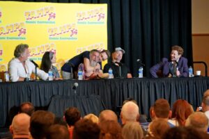Emmanuelle Vaugier Instagram - FAMILY REUNION!!

The Smallville panel with John Schneider, John Glover, Tom Welling, Michael Rosenbaum, Emmanuelle Vaugier.