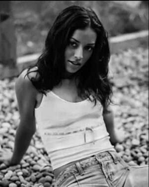 Emmanuelle Vaugier Instagram - Don’t lay on train tracks...unless it’s for a dramatic photo-op. (still don’t do it!)
.
.
.
.
.
.
.
#Throwback #BlackandWhitePhotography #PortraitPhotography #EmmanuelleVaugier