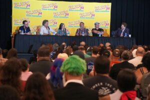 Emmanuelle Vaugier Instagram - FAMILY REUNION!!

The Smallville panel with John Schneider, John Glover, Tom Welling, Michael Rosenbaum, Emmanuelle Vaugier.