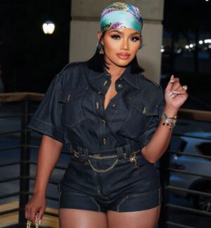 Erica Pinkett Instagram - I don’t compete for spots, baby I am the spot 👑😎
📸 @jeffgetcash
