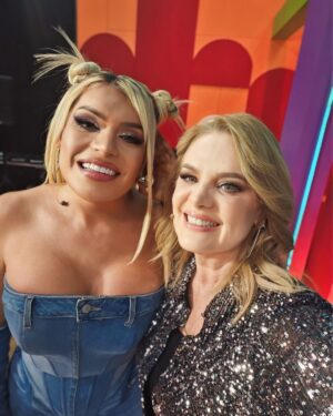 Erika Buenfil Instagram - Encontrarse gente bella es muy lindo. Querida Wendy eres encantadora. Besos y cariños siempre. ❤️ @soywendyguevaraoficial