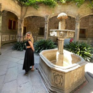 Ester Ledecká Instagram - Barcelona💃🐃❤️

STR