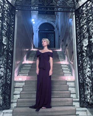 Euridice Axén Instagram - About last night in #Venice ♥️ 
Thank you @tenderstoriesproductions and @drepubblicait 
for having me 

Styled by @valeriakmarchetti 
Dress @albertaferretti 
Shoes @santoniofficial 
Muah @lauracasato 
for @simonebelliagency 
Hair stylist @ariannascarano77 
Hai color and cut @bartorelli @simonebartorelli 

Press @upgradeartist  #venezia81 #labiennaledivenezia #venezia