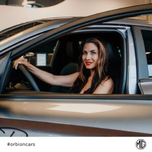 Eva Decastelo Instagram - Máme pro vás velkou novinu! 💥 Ambasadorkou Orbion Cars se nově stává oblíbená moderátorka a herečka @decasteloeva! 🥳 Evi, vítej v našem týmu a těšíme se na společnou spolupráci! 🤝

#orbioncars #orbion_cars #MG #MGcar #MGdealer #evadecastelo #eva_decastelo #spoluprace #ambasadorka #MG3 #MG3hybrid #predani #predanivozu