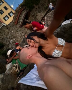 Eva Marisol Gutowski Instagram - Straight off the digi 😃🌊📹⛱️