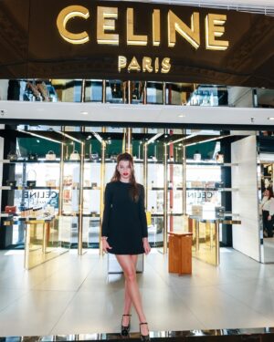 Ever Anderson Instagram - Celine Rouge Triomphe in Harrods💋 

Thank you
@celine
#CELINEBYHEDISLIMANE
#CELINEBEAUTE