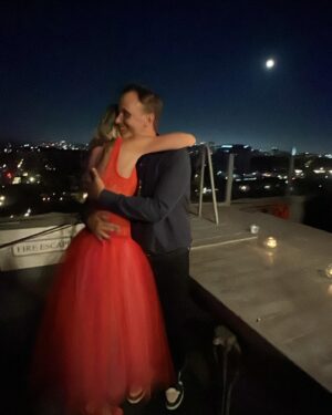 Ever Carradine Instagram - Celebrating my 50th trip around the sun surrounded by so many people that I love. Happy Birthday to me, indeed. #happybirthday #thisis50