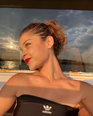 Eylül Ersöz Instagram - sonda süprays var🔆