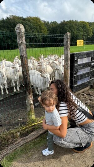 Fajah Lourens Instagram - Weekendje oppassen, heerlijk genoten van het weer, de dieren de tuin en het leukste mannetje van de wereld❤️