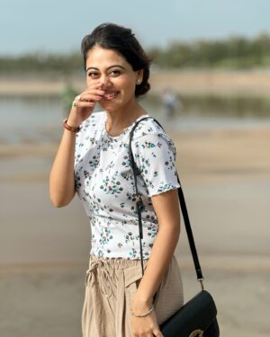 Falaq Naaz Instagram - Beachhhhh Beachhhhh me❤️
.
.
.
#falaqnaaaz #foryou #2024 #beach #september #love