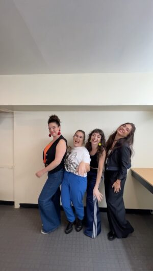 Fernanda Metilli Instagram - LES DEJAMOS LOS LOOKS DEL MARTES 🤩❤️

⭐️ @mguinzburg 
Pant: @edelerra 
Acc: @lunagarzonaccesorios 

⭐️ @connieballarini 
Traje: @sheconceptmoda 
Musculosa: @corarecoleta 

⭐️ @nataliacarulias 
Chaleco & Musculosa: @brandeloficial 
Acc: @lunagarzonaccesorios 

⭐️ @fermetilli 
Musculosa: @peuquejeans 
Pant: @corarecoleta 
Acc: @lunagarzonaccesorios 

Hair & Make Up: @gabi.triay @luciaoxamakeup 
Estilismo: @catalinaarl @lomylan 

🚨 Si quieren ver el programa del martes pueden adquirirlo por passline (link en bio)

Somos #LasChicasDeLaCulpa 
@connieballarini 
@mguinzburg 
@nataliacarulias 
@fermetilli