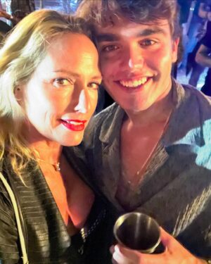 Fernanda Serrano Instagram - E pronto… ontem, fui outra vez levada por este miúdo lindo para uma festa cheia de música, luz e cor! Family friends get together! Tão bom… @yard.pt #filhodamae