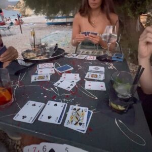 Filippa Lagerbäck Instagram - Una serata perfetta, in spiaggia. 🩵 
.

[da @bagni.padulella atmosfera unica!]
