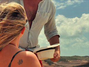 Flavie Flament Instagram - Dites, @telematin_officiel, @rtl_france, on peut faire la rentrée en tongs? 😉
🩴👙☀️