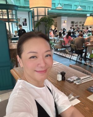 Florence Kwok Instagram - Happy Holiday 🥮
返到香港🇭🇰
滿血復活🩸