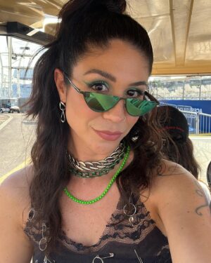 Foquinha Instagram - looks de festival: qual seu preferido? ✨ me inspirei na caixinha dos stories e selecionei alguns dos looks e makes que mais amei fazer em festivais nos últimos anos. Nos vemos no Rock in Rio semana que vem? 🖤 #RockinRio